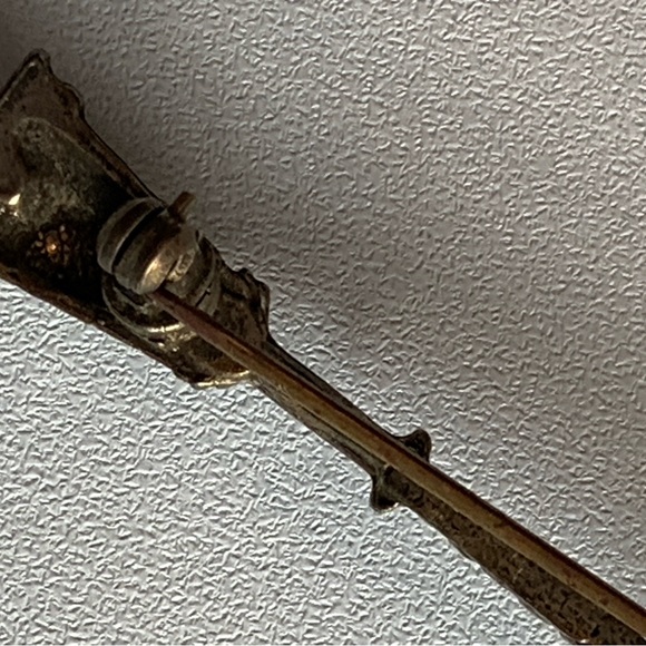 Narnia Vibes Sterling antique lamp post brooch with emerald glass stone. - Picture 8 of 9